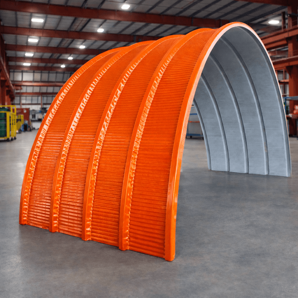Estructura de cobertura curva aluzinc en color naranja Ral 2004, ideal para proyectos de techado.