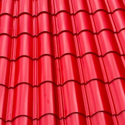 Teja Andina ALUZINC de color rojo, ideal para construcción en locales comerciales y casas, resistente y atractivo.